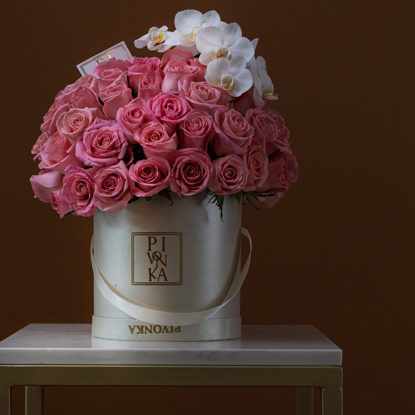 CAJA BEIGE CON ROSAS Y ORQUÍDEAS