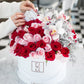 Pivonka Flores. Be My Valentine. 100 rosas rosas y rojas, orquídeas y follaje en base blanca