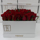 Pivonka Flores. Arreglo cuadrangular de 50 rosas rojas en base blanca